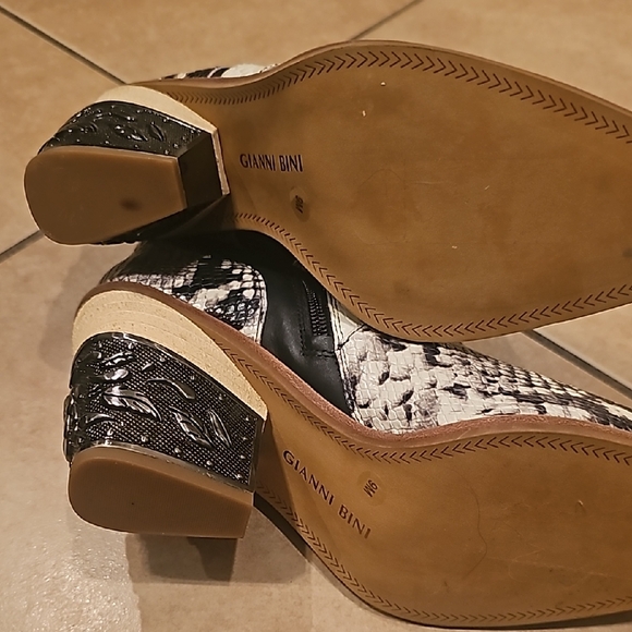 Gianni Bini Black and White Ankle Boots - Picture 5 of 7